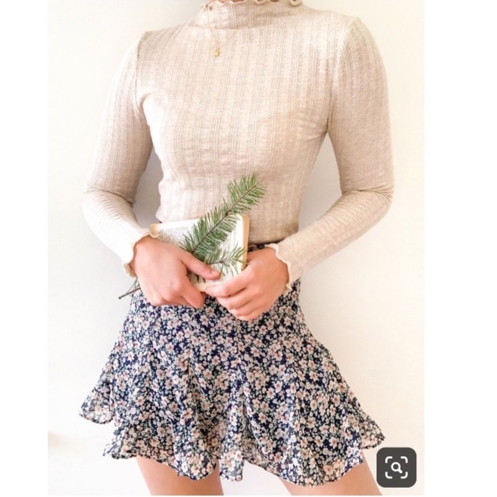 Breath of youth petals in my teacup mini skirt size small